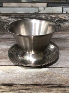 Vintage Stainless Steel Gravy Boat Sauce Server Bowl w Attached Underplate.